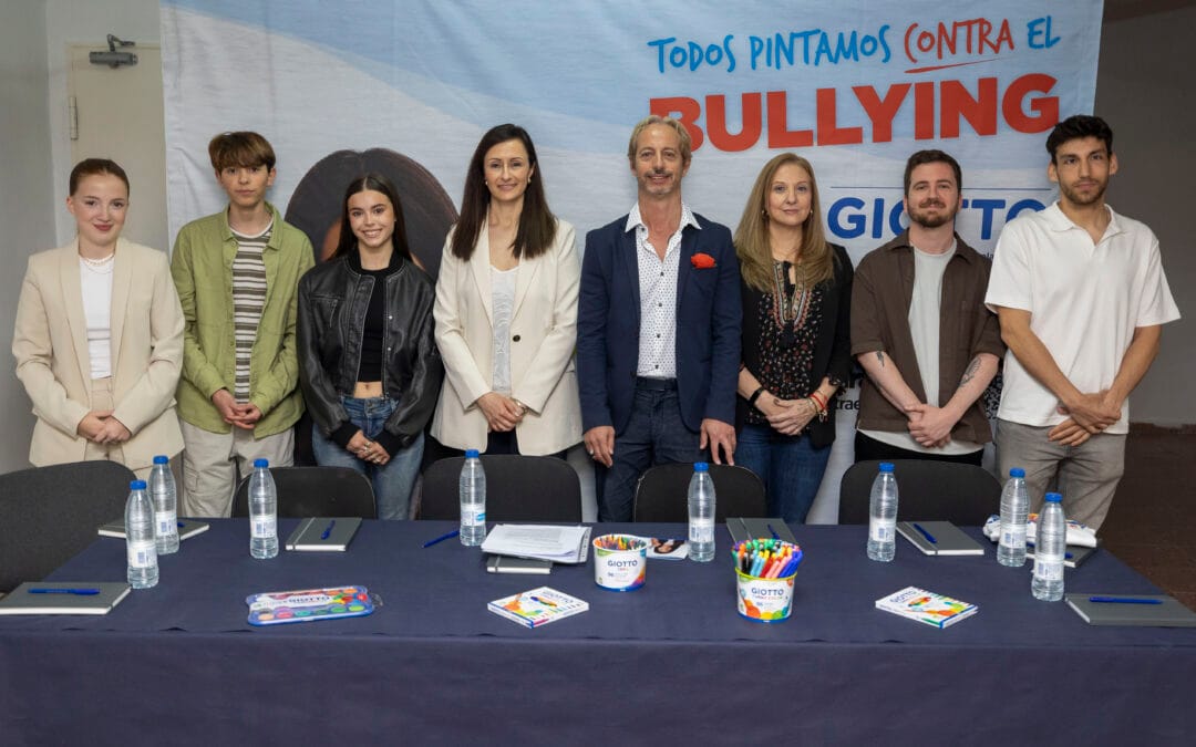 El arte se convierte en el vehículo de lucha en el Proyecto Solidario «Todos Pintamos contra el Bullying»